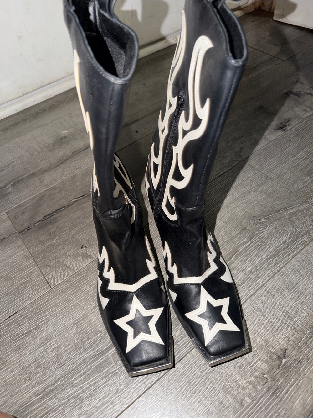 Black Star-Accent Women’s Western cowboy Boots by public desire